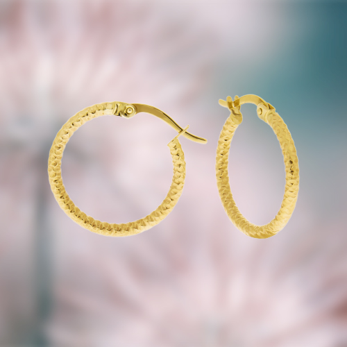 375 Gold Creolen mit einer strukturierten Oberfläche im modischen Design