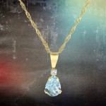 375 Gold Halskette 9 Karat mit einem wunderschönen Blautopas