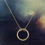 Modische Goldkette 375 Gold 42 cm mit einem Goldring Ellen K.