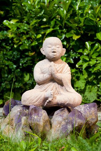 Figur aus Sandstein betender Mönch 33 cm