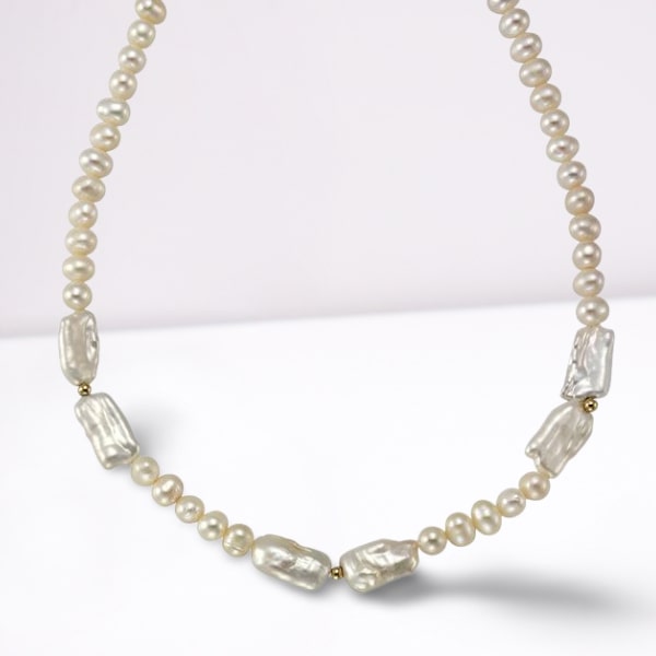 Faszinierendes 585 Gold Collier mit Süsswasser und Biwa Perlen