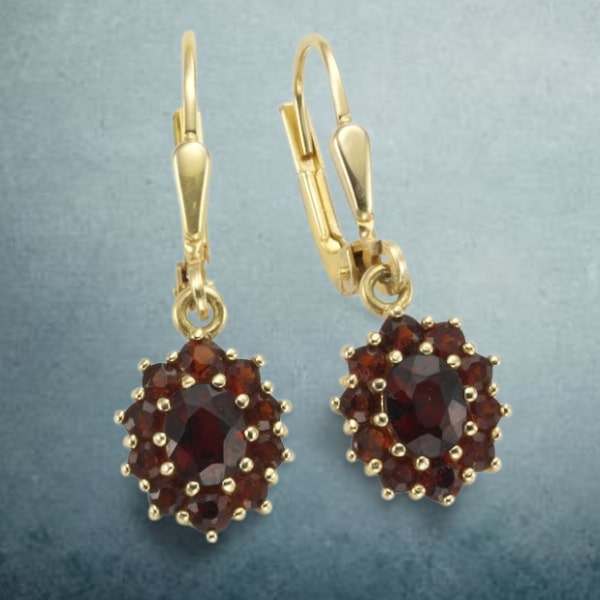 333 Gold Granat Ohrhänger im modischen Design 2,6 cm länge