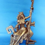 Nordische Göttin Frigga aus Polyresin viele schöne Details 27.5 cm