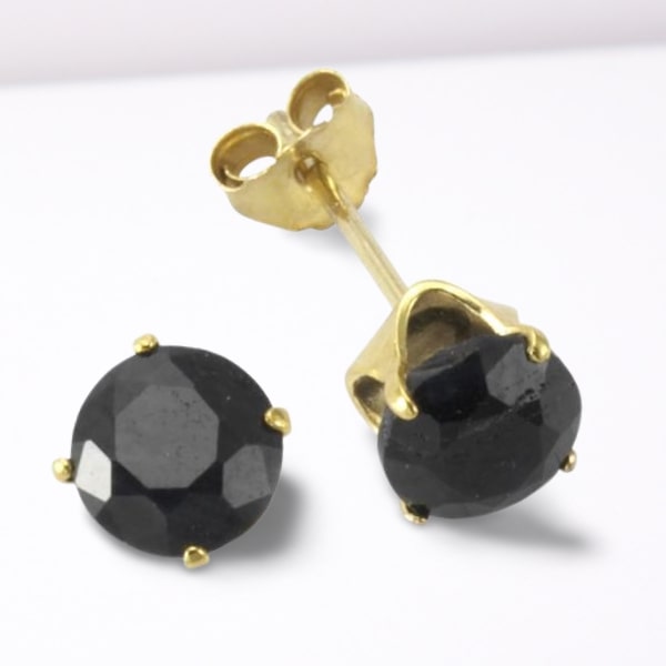333 Gold Ohrstecker mit  edlen dunklen Saphir Steinen